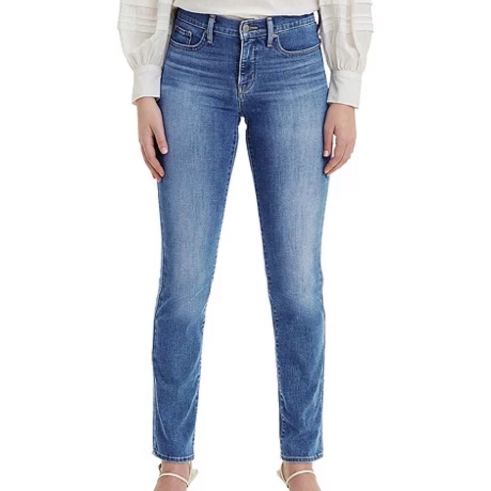 Levi’s 312 Shaping Slim Jeans